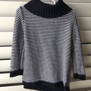 Old Navy 4T sweater🖤